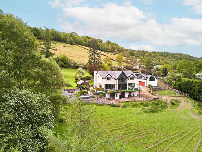 6 Bedroom Detached House For Sale In East Chevin Road, Otley, LS21