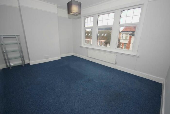 2 Bedroom Flat To Rent In Ballards Lane, Finchley, N3