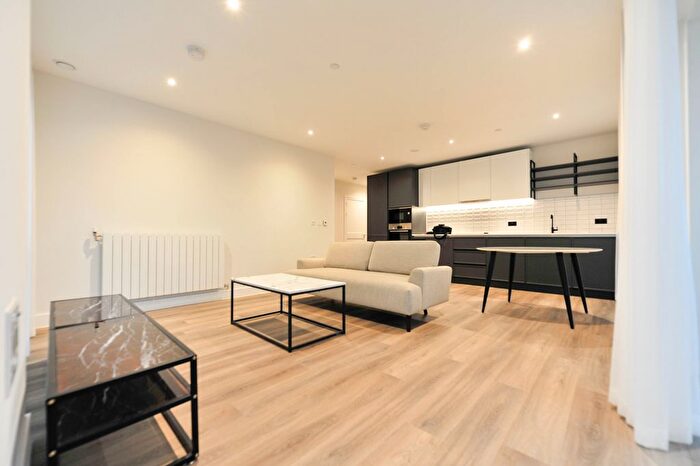 3 Bedroom Flat To Rent In Townsend Road, London, SE3