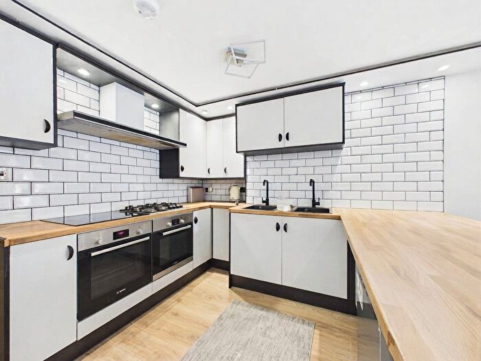 6 Bedroom Terraced House To Rent In Ravensbourne Avenue, Staines-Upon-Thames, Surrey, TW19
