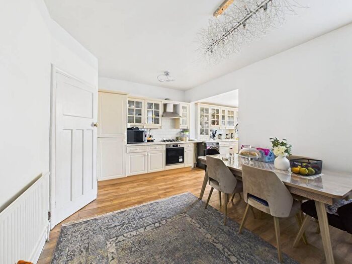 3 Bedroom Semi-Detached House For Sale In Watt Street, Hull, HU9