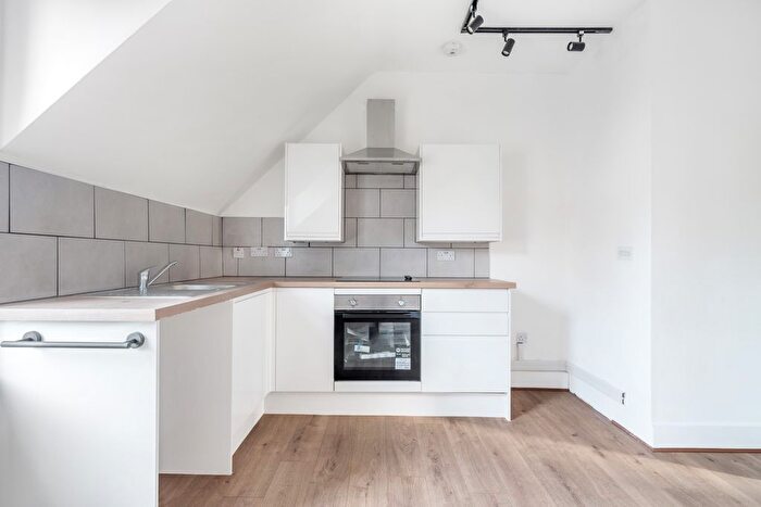 1 Bedroom Flat To Rent In London Road, Strood, Rochester, ME2