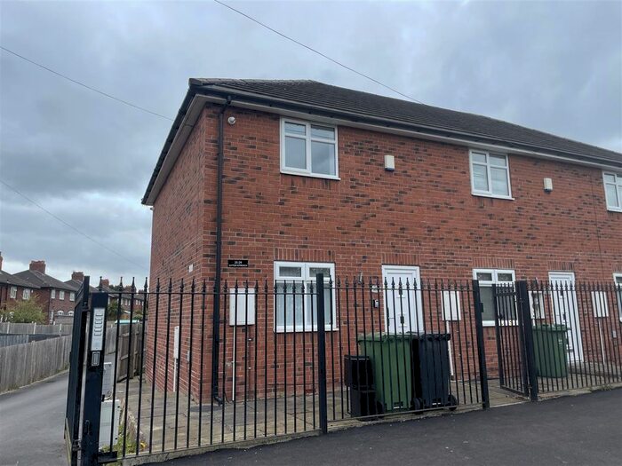 2 Bedroom Property To Rent In Sutton Approach, Leeds, LS14