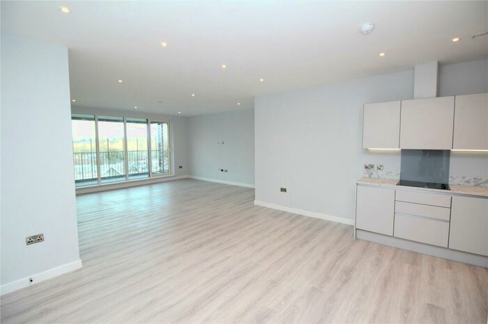 3 Bedroom Apartment To Rent In Park View, Radford Way, CM12