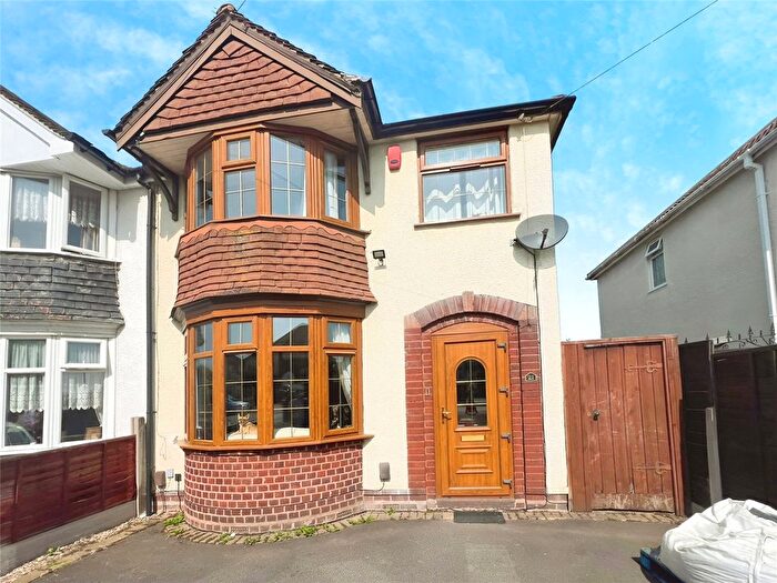 3 Bedroom Semi-Detached House To Rent In Poplar Avenue, Wolverhampton, West Midlands, WV11