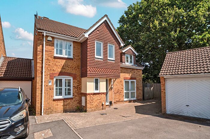 5 Bedroom Link Detached House For Sale In Fern Drive, Havant, Hampshire, PO9