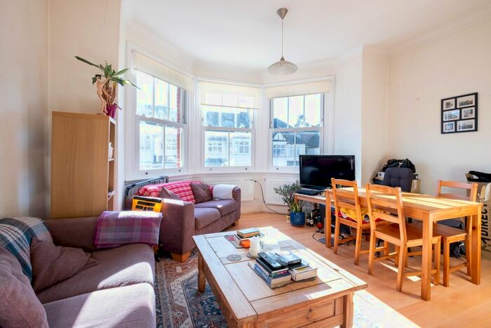 2 Bedroom Flat To Rent In Kirkstall Road, London, SW2