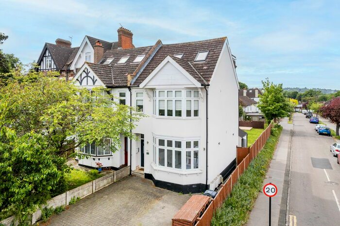 2 Bedroom Flat To Rent In Selsdon Road, South Croydon, CR2