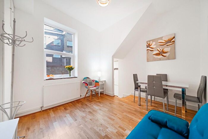 1 Bedroom Flat To Rent In Great Western Road, Maida Hill, W9