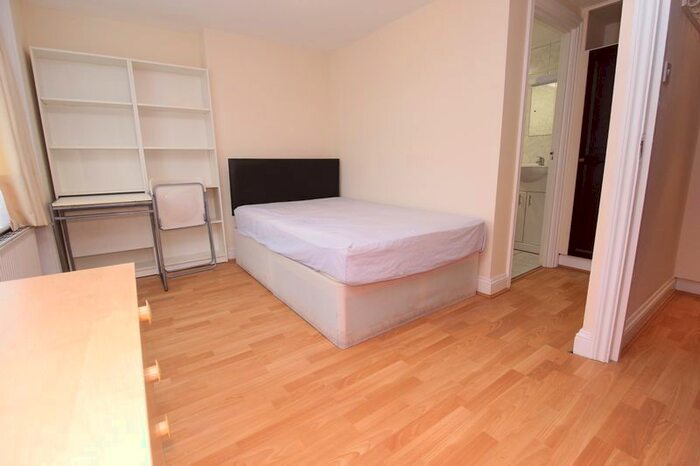 Studio To Rent In Lausanne Road, Harringay, N8