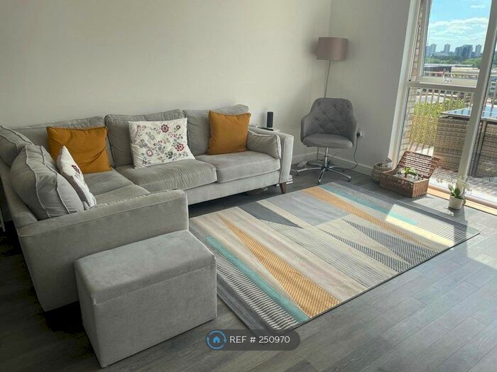 3 Bedroom Flat To Rent In Corbet Gardens, London, W3