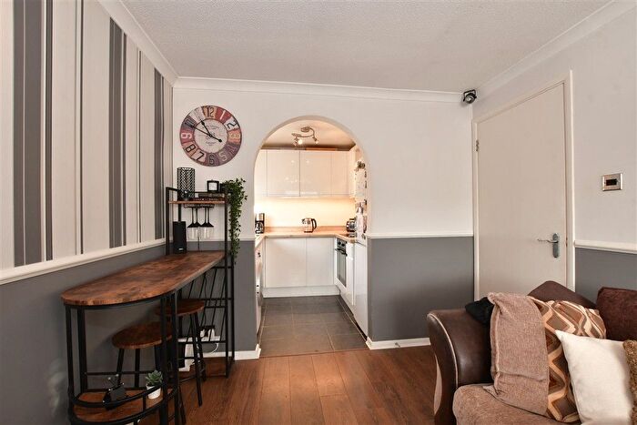 1 Bedroom Flat For Sale In Holland Close, Romford, Essex, RM7