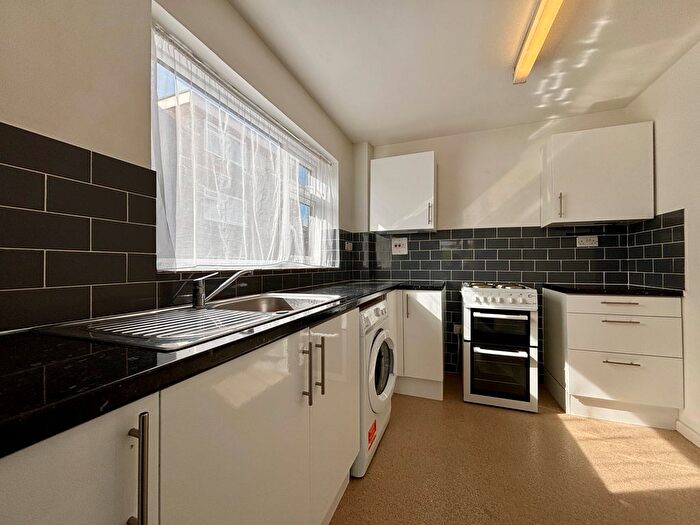 1 Bedroom Flat To Rent In Oakdale, Beckenham, BR3