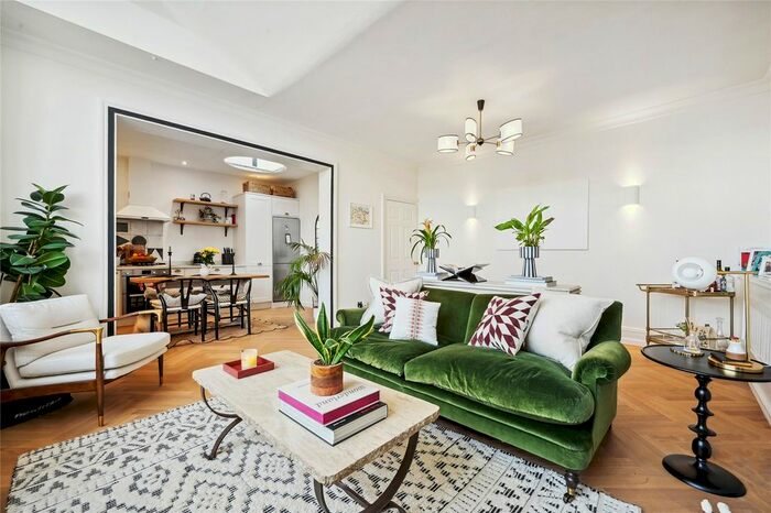 2 Bedroom Flat To Rent In Queens Mansions, Brook Green, London, W6