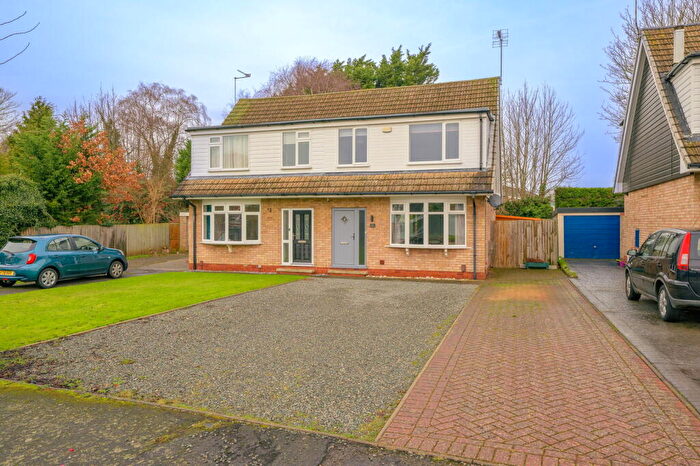 3 Bedroom Semi Detached House For Sale In Cottesmore Close In Grantham, NG31