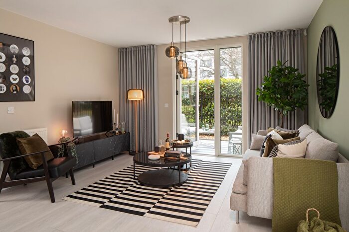 1 Bedroom Flat For Sale In Gordon Crescent, Hayes, UB3
