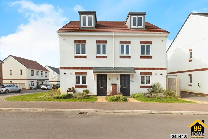 3 Bedroom Semi-Detached House For Sale In Horseshoe Drive, Drybrook, Glos, GL17
