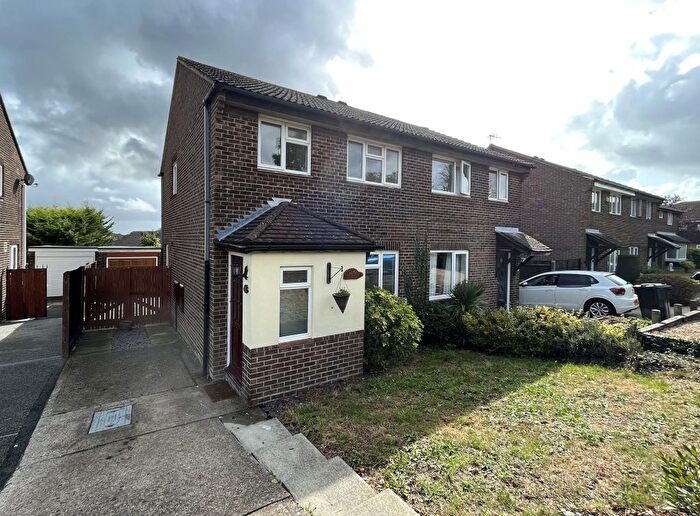 3 Bedroom Semi-Detached House To Rent In Lionheart Way, Bursledon, Southampton, SO31