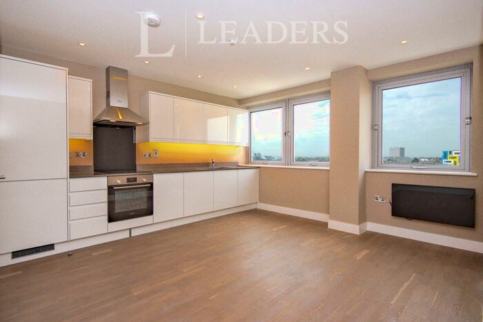 2 Bedroom Apartment To Rent In Chartwell Plaza, Southend, SS1