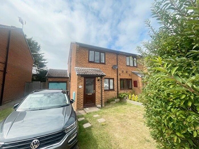 2 Bedroom Property To Rent In Andover Close, Christchurch, BH23