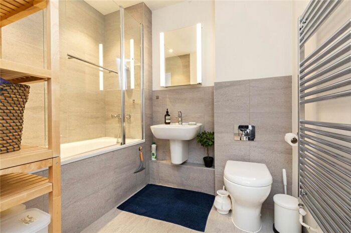 2 Bedroom Apartment To Rent In Esther Anne Place, London, N1