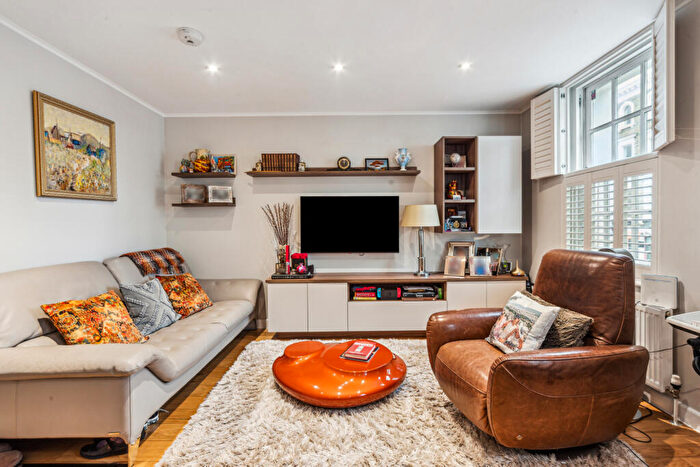 2 Bedroom Flat For Sale In Fulham Road, Chelsea, SW10