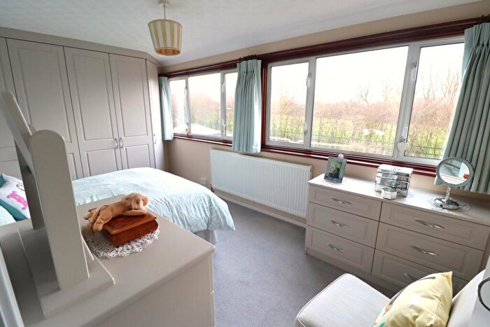 3 Bedroom Semi-Detached House For Sale In Wren Close, Leigh-on-Sea, SS9