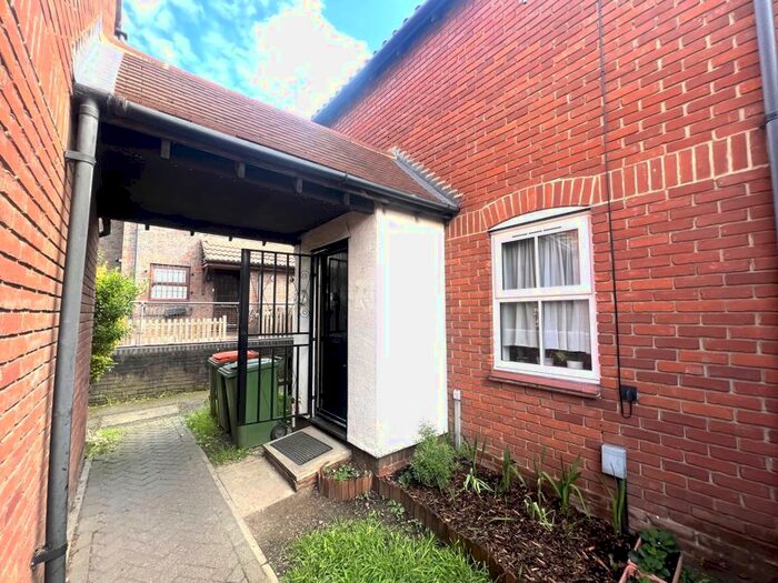 1 Bedroom End Of Terrace House To Rent In Teal Close, London, E16