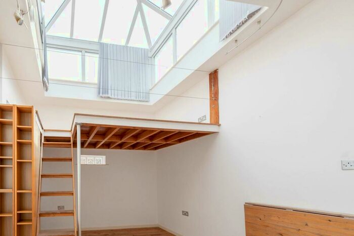 Studio To Rent In Musjid Road, Clapham Junction, London, SW11