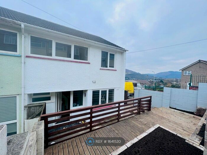 4 Bedroom Terraced House To Rent In Forsythia Close, Risca, Newport, NP11