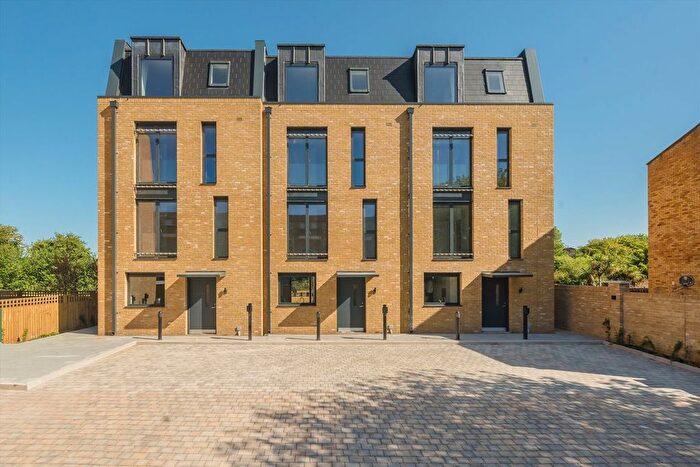 5 Bedroom Property To Rent In Bryanston Close, Norwood Green, UB2