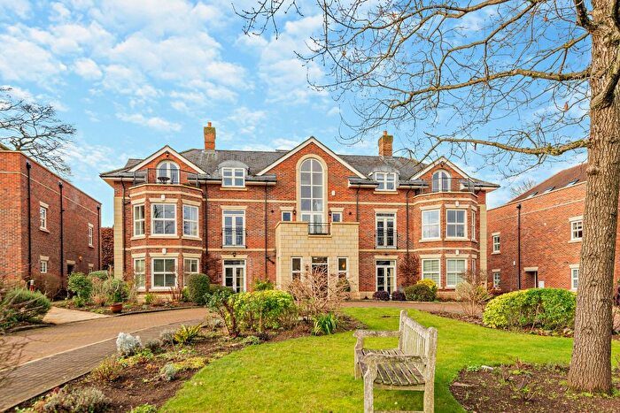 3 Bedroom Flat For Sale In Breedons Hill, Pangbourne, Berkshire, RG8