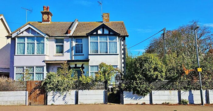 5 Bedroom Semi-Detached House For Sale In Hall Lane, Walton On The Naze, CO14