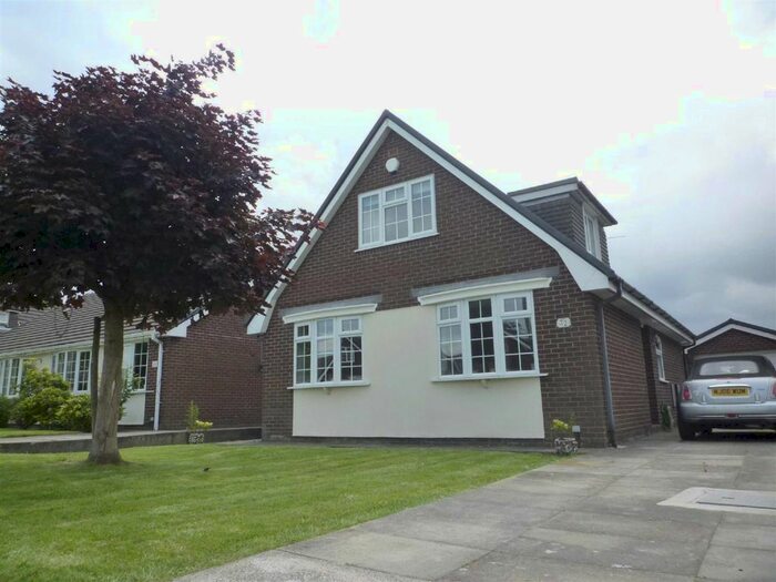 Houses for sale & to rent in BL3 1AJ, Radcliffe Road, Little Lever And