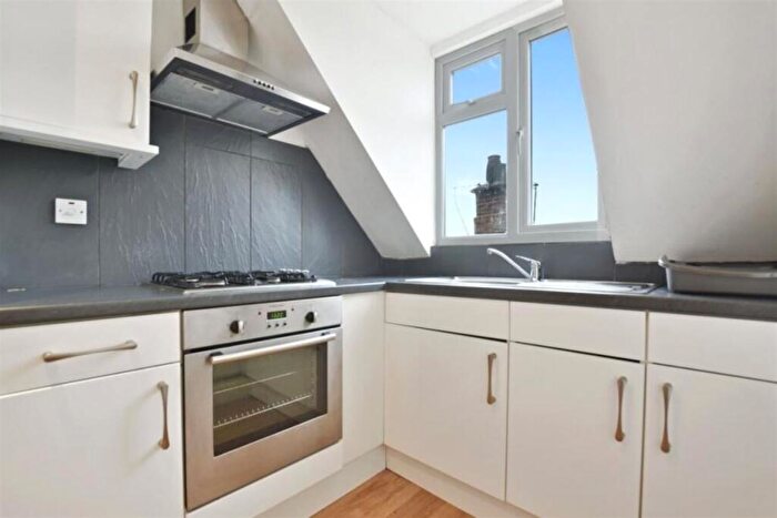 1 Bedroom Flat To Rent In Golders Green Road, Golders Green, NW11