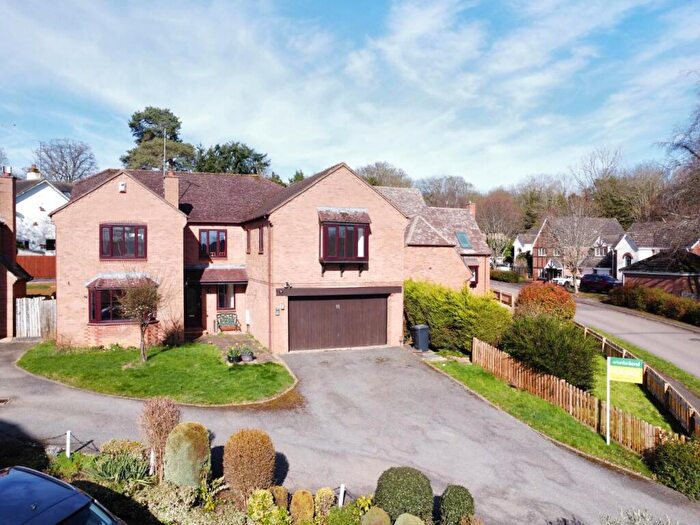 5 Bedroom Detached House For Sale In Cottage Gardens, Great Billing Village, Northampton, NN3