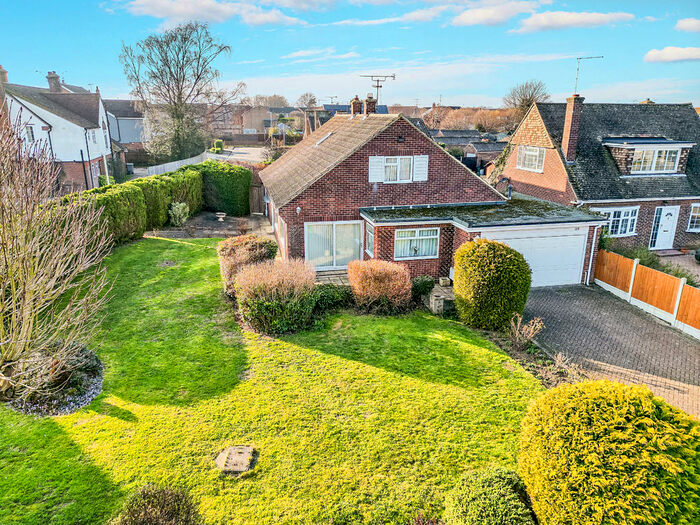3 Bedroom Detached Bungalow For Sale In Patching Hall Lane, Chelmsford, CM1