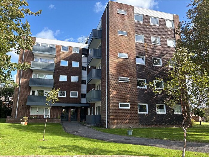 2 Bedroom Flat To Rent In Silverdale Road, Burgess Hill, West Sussex, RH15