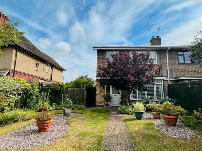 3 Bedroom Semi-Detached House To Rent In St. Johns Road, Wallingford, OX10