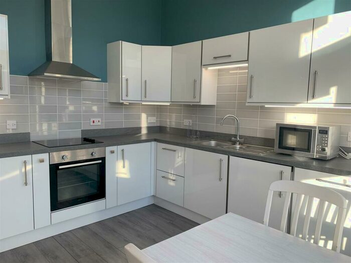 2 Bedroom Apartment To Rent In Flat, Manor Park Road, Glossop, SK13