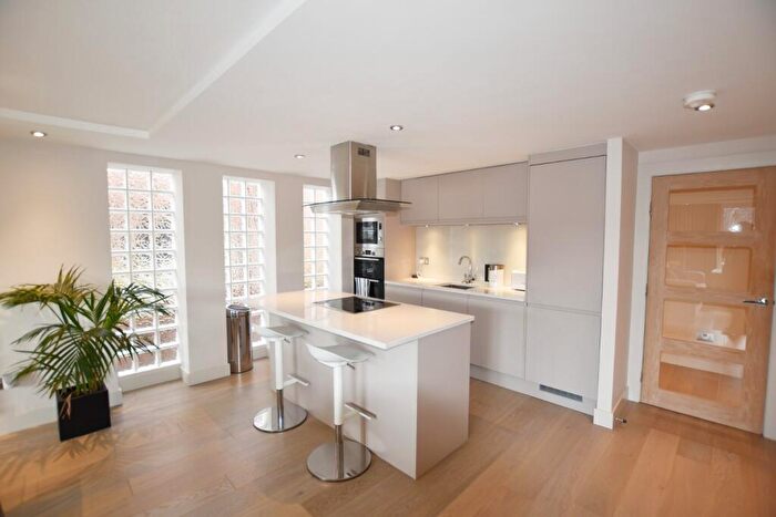 2 Bedroom Flat To Rent In Cavendish Place, Cavendish Crescent South, Nottingham, Nottinghamshire, NG7