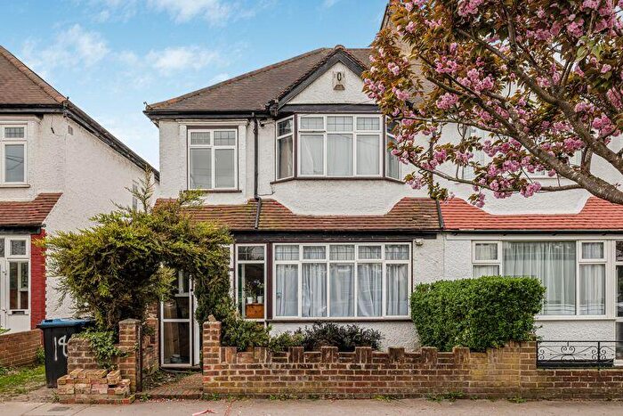 3 Bedroom End Of Terrace House For Sale In Sandfield Gardens, Thornton Heath, Greater London, CR7