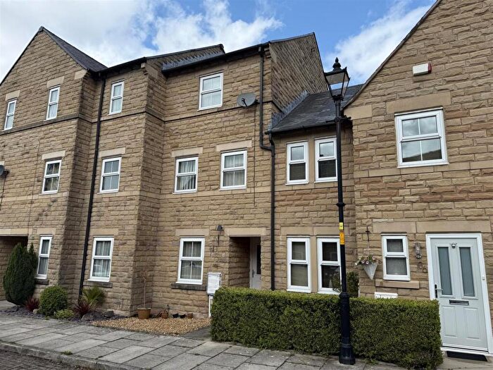 3 Bedroom Town House For Sale In Calico Crescent, Carrbrook, Stalybridge, SK15