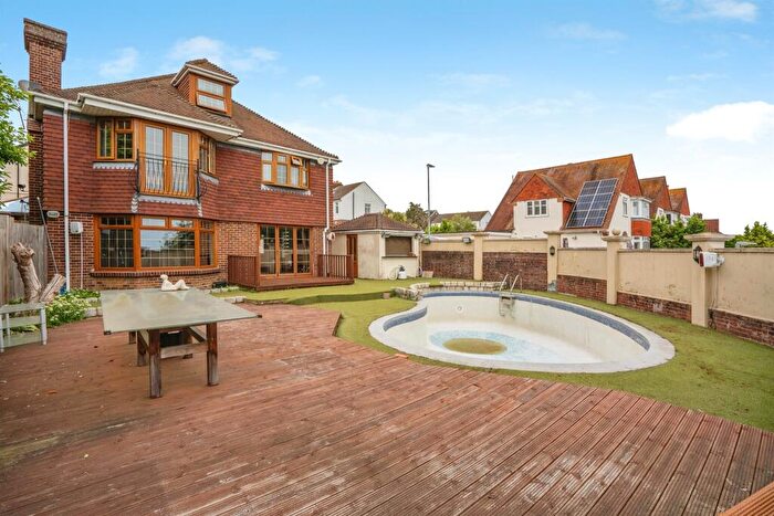 6 Bedroom Detached House For Sale In Havant Road, Farlington, Portsmouth, PO6