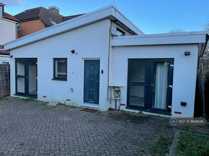 1 Bedroom Bungalow To Rent In Sandfield Gardens, Thornton Heath, CR7