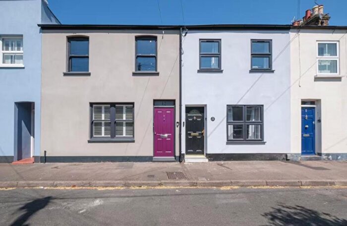 3 Bedroom Terraced House For Sale In Albert Street, Windsor, SL4