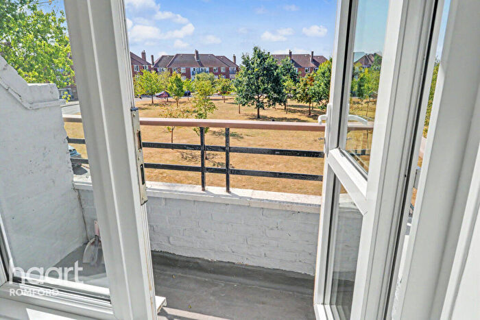 1 Bedroom Flat To Rent In Kingsbridge Circus, Romford, RM3