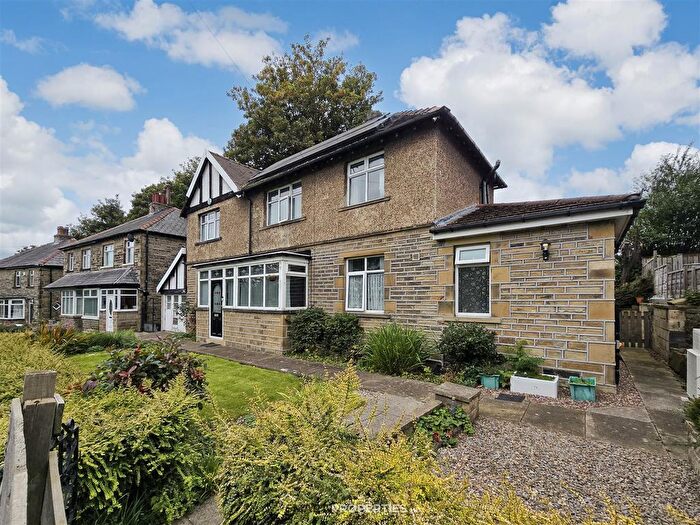 4 Bedroom Detached House For Sale In Luck Lane, Huddersfield, HD1