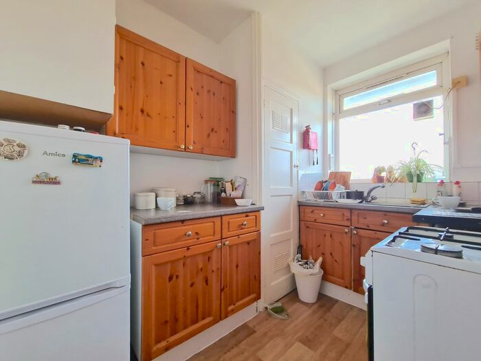 2 Bedroom Flat To Rent In Globe Road, Bethnal Green, London, E2