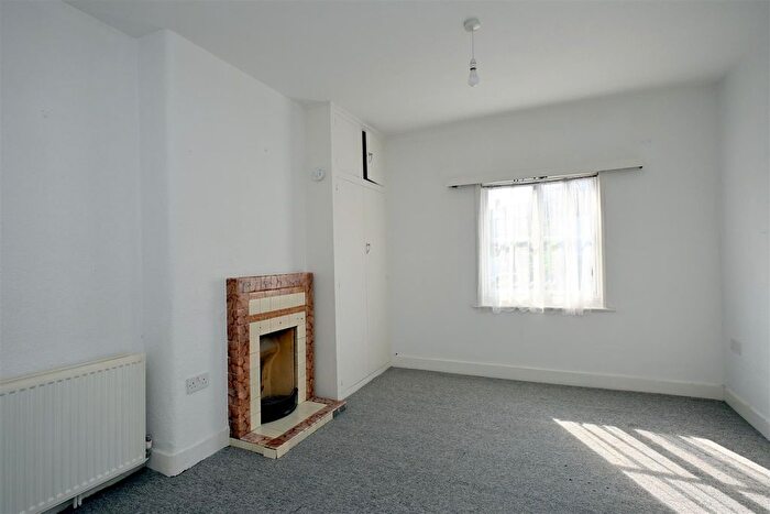 2 Bedroom End Of Terrace House For Sale In Church Street, Old Town, Eastbourne, BN21